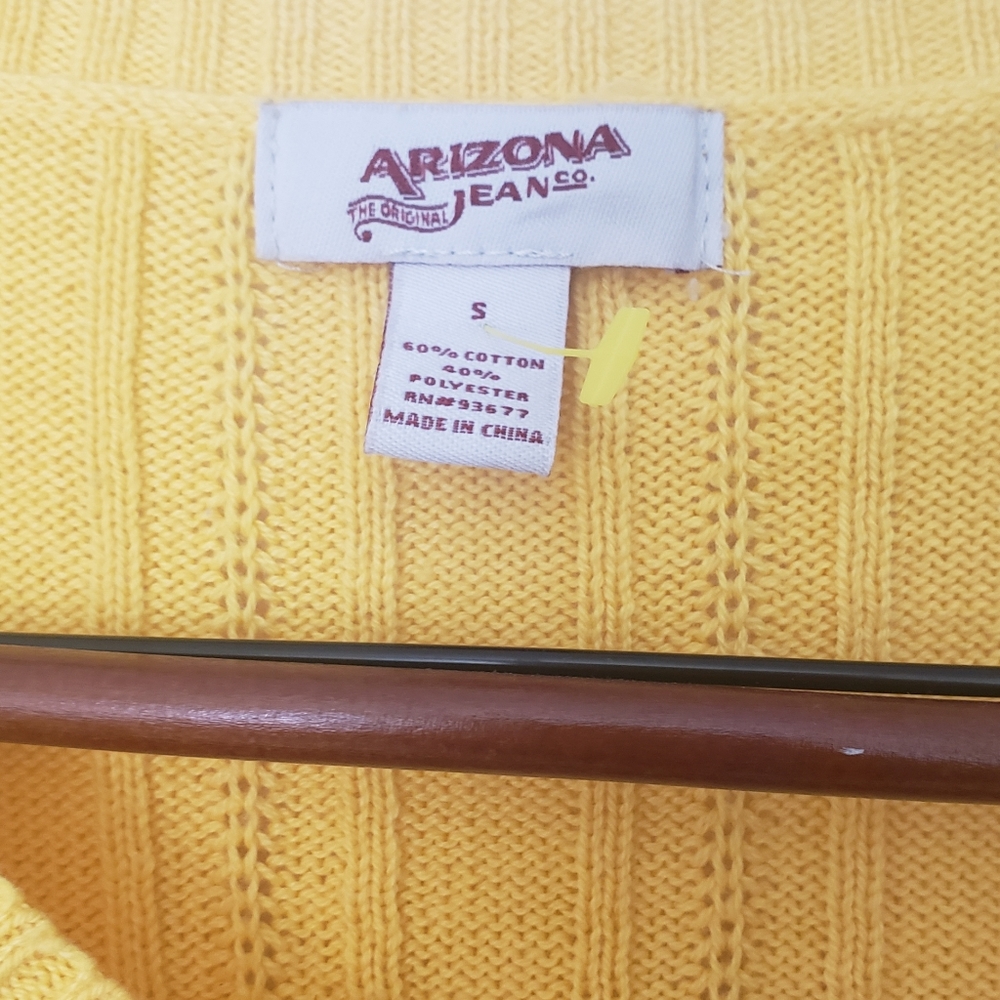 Women's Fitted Cable Knit Sweater - Picture 6 of 6
